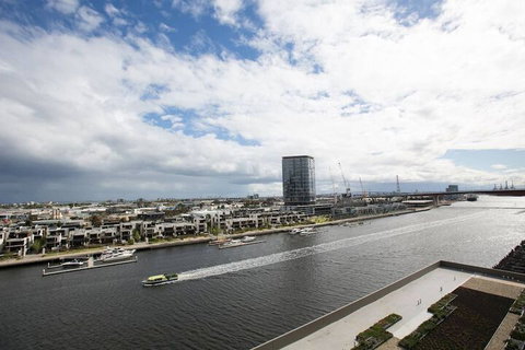 Delightful 2BR Riverview@docklands - Holiday Find 5