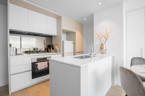 Delightful 2BR Riverview@docklands - Holiday Find 2