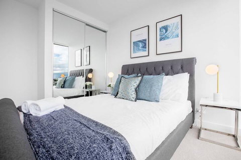 Delightful 2BR Riverview@docklands - Holiday Find 7