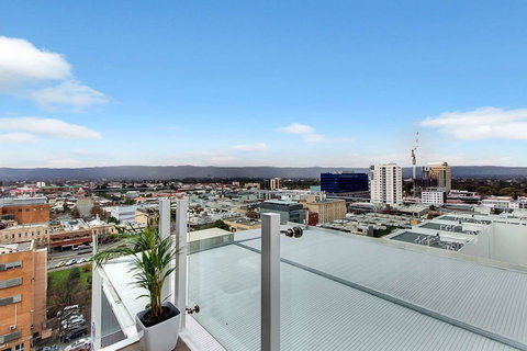Executive Suite Adelaide CBD - Holiday Find 5