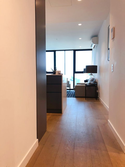 CBD Amazing View 2 Bedrooms Apartments - Holiday Find 3