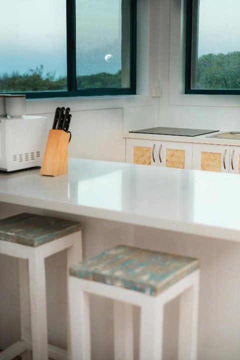 White Waves On The Beach - Holiday Find 4