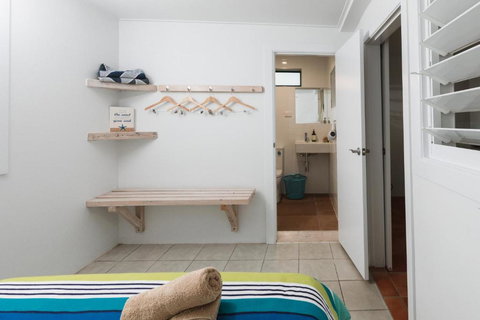 White Waves On The Beach - Holiday Find 3