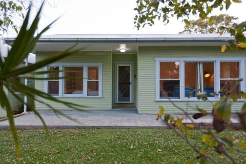 Charlie's Beach House - Holiday Find 0