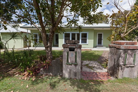 Charlie's Beach House - Holiday Find 1