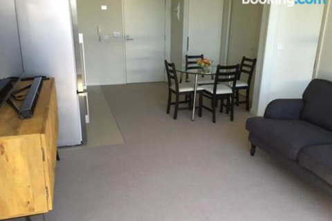 Collins Accommodation - Holiday Find 5