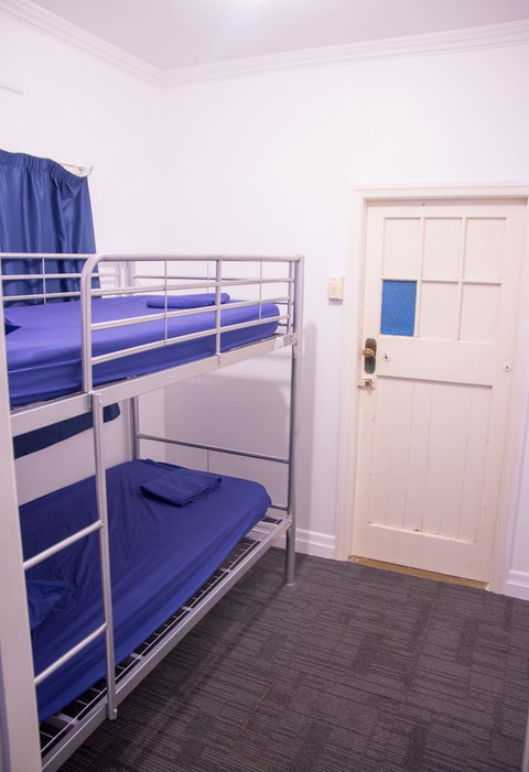 Joes Place Backpackers - Holiday Find 2