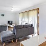 Catalina 12 Holiday House Walk To Beaches - Holiday Find 0