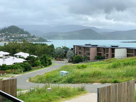 DAYDREAMING Airlie Beach Water Views & Only 200m To Boardwalk. - Holiday Find 2