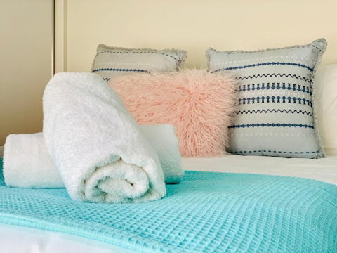 DAYDREAMING Airlie Beach Water Views & Only 200m To Boardwalk. - Holiday Find 6