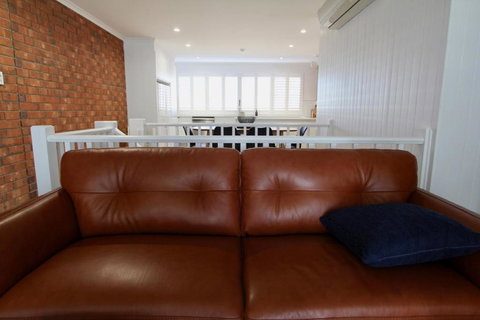 Southern Sands Beachfront Apartments - Holiday Find 4