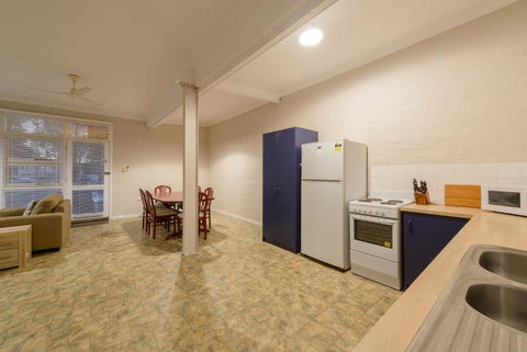 Exmouth Villas Unit 35 2 Bedroom Self Contained Unit At The Heart Of Town - Holiday Find 1