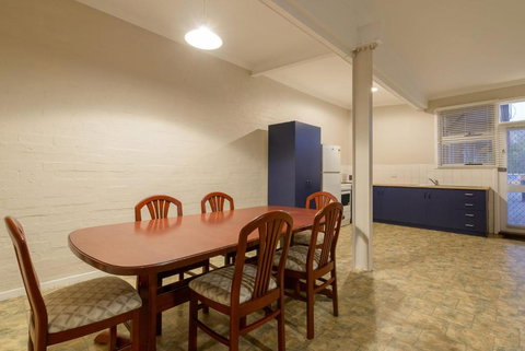 Exmouth Villas Unit 35 2 Bedroom Self Contained Unit At The Heart Of Town - Holiday Find 3