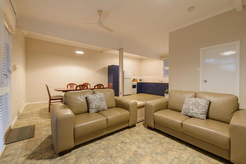 Exmouth Villas Unit 35 2 Bedroom Self Contained Unit At The Heart Of Town - Holiday Find 2