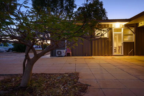 Exmouth Villas Unit 35 2 Bedroom Self Contained Unit At The Heart Of Town - Holiday Find 5