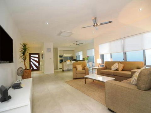 BEACH RETREAT At PALM COVE - Holiday Find 3