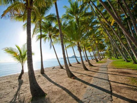 BEACH RETREAT At PALM COVE - Holiday Find 2