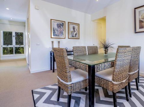 COASTAL SOUL VILLA At BROADBEACH - Holiday Find 3