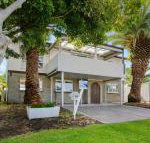 SANTORINI BEACH HOUSE SAFETY BEACH - Holiday Find