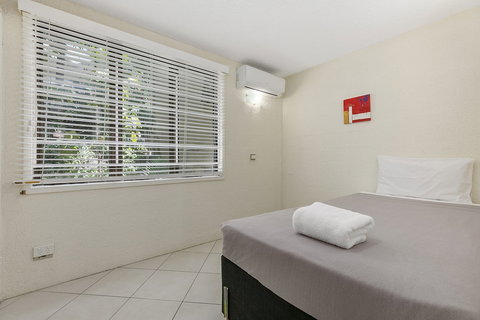 Hop Skip Jump Away From Hastings Unit 6 Descola 6 Noosa Drive - Holiday Find 6