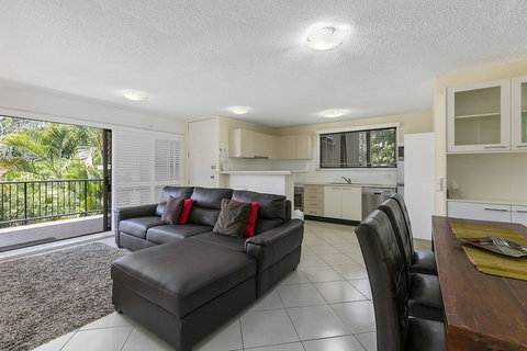 Hop Skip Jump Away From Hastings Unit 6 Descola 6 Noosa Drive - Holiday Find 1