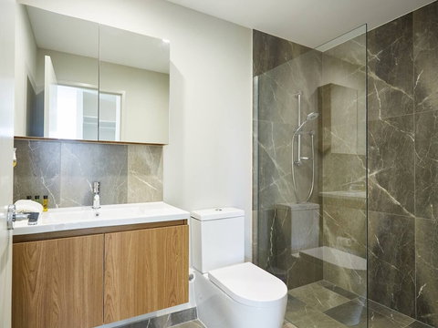 Luxurious 2bed 2bath APT With Parking@southport - Holiday Find 2