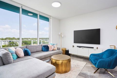 Luxurious 2bed 2bath APT With Parking@southport - Holiday Find 4