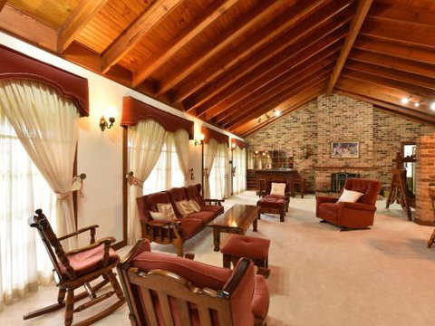 Wine Country Homestead Estate - Holiday Find 0