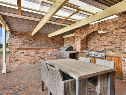 Wine Country Homestead Estate - Holiday Find 1