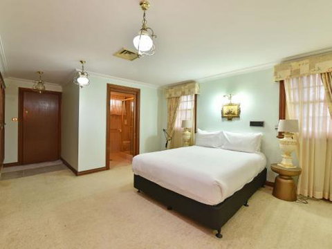 Wine Country Homestead Estate - Holiday Find 6