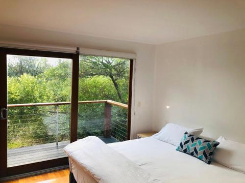 Carinya Coastal Cottage - Holiday Find 0