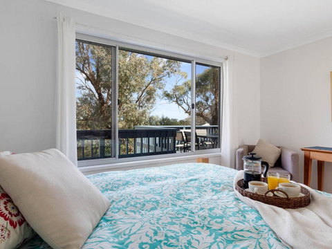 Dolphin Dreaming 16 Dolphin Avenue - Holiday Find 5