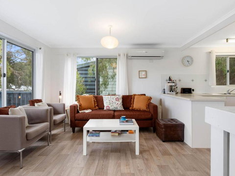 Dolphin Dreaming 16 Dolphin Avenue - Holiday Find 2