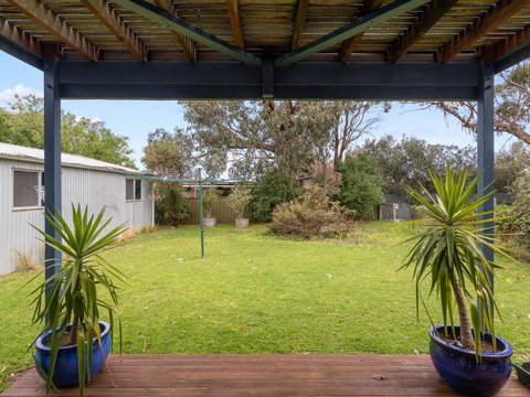 Dolphin Dreaming 16 Dolphin Avenue - Holiday Find 1