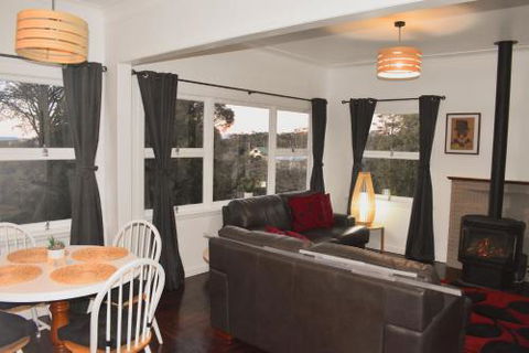 NEW Winston Cottage Leura Views & Location - Holiday Find 1
