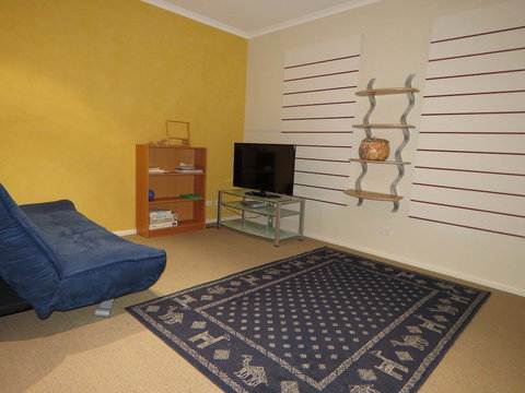 Central Holiday House At 29 Church In Cowes - Holiday Find 6