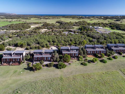 DREW Stay On St. Andrews Top Rated Golf Course - Holiday Find 3
