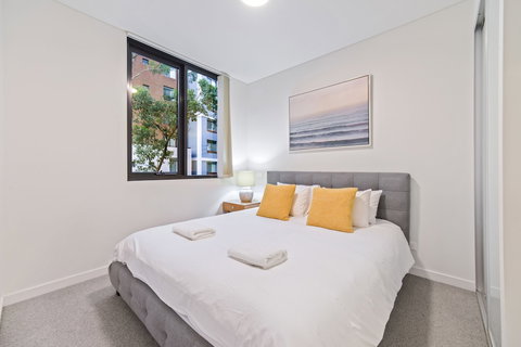 HomeHotel Stylish Apt Next To Train & Westfield - Holiday Find 2