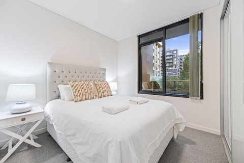 HomeHotel Stylish Apt Next To Train & Westfield - Holiday Find 0