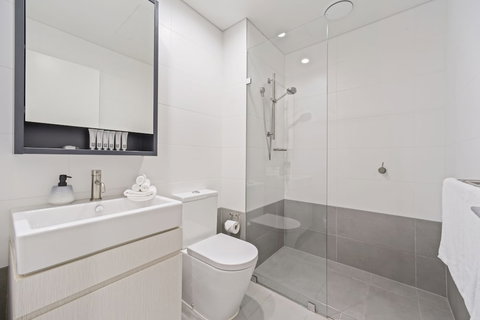 HomeHotel Stylish Apt Next To Train & Westfield - Holiday Find 4