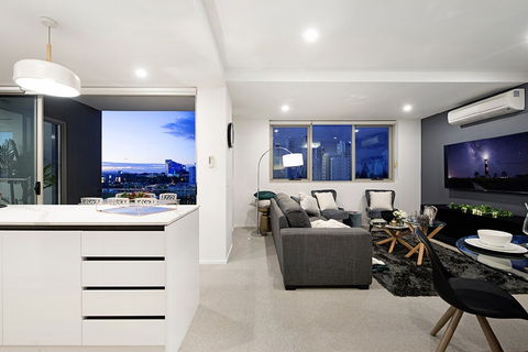 NEO Apartments Holidays Gold Coast - Holiday Find 2