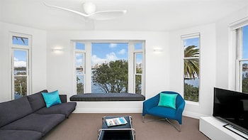 Modern Apartment With Sydneys Finest Views CP308 - Holiday Find 6