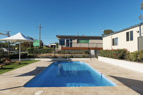 Crestview Tourist Park - Holiday Find 1