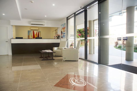 Gladstone Central Plaza - Holiday Find 6