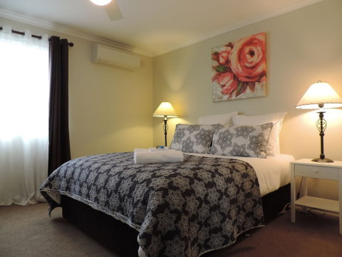 Westwood Lodge Apartments - Holiday Find 6