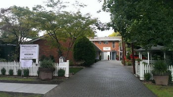 Westwood Lodge Apartments - Holiday Find 0