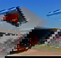 Mahogany Motel - Holiday Find