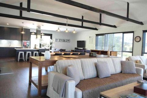 Hamptons On The Bay - Holiday Find 3