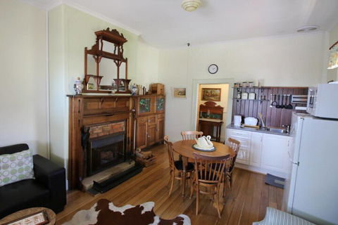 Christopher Halls Colonial Accommodation - Holiday Find 3