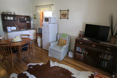 Christopher Halls Colonial Accommodation - Holiday Find 4